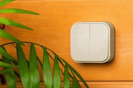 Выключатель 2-кл. ОП Quteo 10А IP20 10AX сл. кость IEK 782232