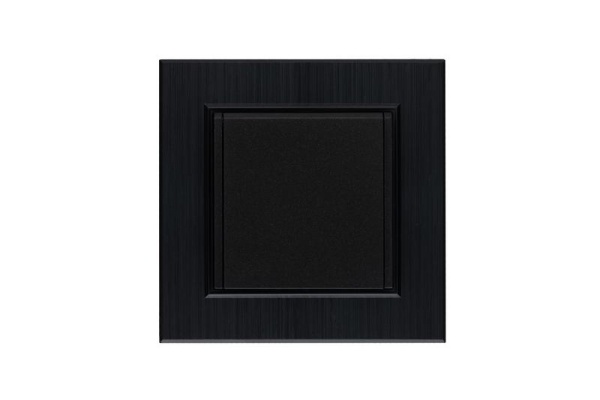 Розетка 1-м с крышкой Karea LINE STAR с заземл. чер. Makel 86054029